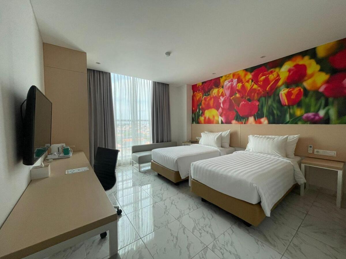 Palm Park Hotel Surabaya Exterior foto